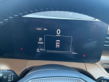 視認性の高いメーターで運転情報を的確に把握できます