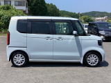 狭い駐車場でも、スライドドアならチャイルドシートへのお子さまの乗降や荷物の積載もスムーズ。