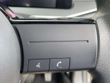 ハンドルに電話のスイッチがありますので携帯電話を登録すればボタン一つで通話可能です!