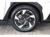 タイヤサイズは225/55R18 純正アルミホイール装着です!
