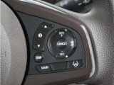 ◆アダプティブクルーズコントロール◆予め設定した車速内でクルマが自動的に加減速。前走車との適切な車間距離を維持しながら追従走行します。【LKAS】車線維持支援システムでステアリング操作を支援。