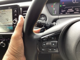 ホンダセンシングは衝突軽減ブレーキだけでなく、標識認識機能や先行車発進お知らせ機能に誤発進抑制機能と車線維持支援に設定した車速内で適切な車間距離を保ってくれる安全・快適機能搭載の先進システムです。