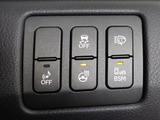 ★使いやすさや安全性を追求したステアリング周り!高級車ゆえにスイッチ類が多いのも特徴ですね!考え尽くされた配置ですぐに使いこなす事が出来ますのでご安心下さい!是非、体感してみて下さい!!