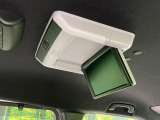 【フリップダウンモニター】大画面モニターで後席でもエンタメをお楽しみいただけます。小さなお子様にも大人気の装備です♪