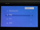 ディスプレイオーディオを装備。スマートフォンと車を繋ぐことで、これまでのナビに加えて色々なサービスが楽しめます。