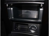 夜間走行でも安心のLEDへッッドライト搭載車です。とても明るく白い光で照らします。この装備も人気のアイテムですね