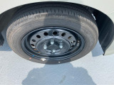 耐久性に優れている純正のスチールホイールを装着。【155/65R14】