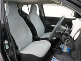 運転席のスペースはゆったりしていて、視界も広く確保されているので普段の運転からロングドライブまで快適です。
