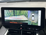 【パノラミックビューモニター】専用のカメラにより、上から見下ろしたような視点で360度クルマの周囲を確認することができます☆死角部分も確認しやすく、狭い場所での切り返しや駐車もスムーズに行えます。