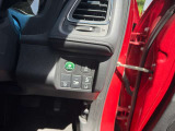 運転席操作部の写真です!席から操作しやすい位置に配置されており、快適な運転の強い味方となってくれます。ぜひ来場して、実際に触ってみてください♪