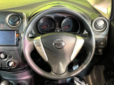 インテリアに合わせたデザインのステアリングは、運転される方のことも考え、運転しやすい形状、大きさです。是非一度、実際に触ってお確かめください。