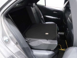 シートバックは左右独立して可倒式で、用途に応じてシートアレンジ出来ます。