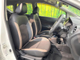 運転席シート廻りは使用感も少なく、良好な状態となっています。前オーナー様が丁寧に使っていたことがよくわかりますね。