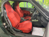 運転席シート廻りは使用感も少なく、良好な状態となっています。前オーナー様が丁寧に使っていたことがよくわかりますね。