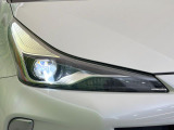 【LEDヘッドライト】悪天候や夜間走行時も良好な視界を確保し安心して運転できる高輝度LEDヘッドライトを装備!点灯速度が早く、消費電力も抑えられています。