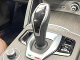 ●MTモード付きAT:通常は自動でおこなわれる変速(ギアチェンジ)をドライバーの操作によって意図的に変えられるシステムです。より一層普段のドライブをお楽しみいただけます!
