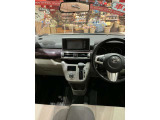 大きなフロントガラスで視界を確保し、視点も高いので運転しやすく安心です!!