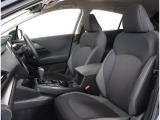 長時間の運転も疲れにくいフロントシート!体をしっかり支えてくれて運転がしやすい形状です!!