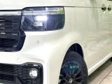 【LEDヘッドライト】悪天候や夜間走行時も良好な視界を確保し安心して運転できる高輝度LEDヘッドライトを装備!点灯速度が早く、消費電力も抑えられています。
