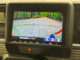 【バックカメラ】駐車時に後方がリアルタイム映像で確認できます。大型商業施設や立体駐車場での駐車時や、夜間のバック時に大活躍!運転スキルに関わらず、今や必須となった装備のひとつです!