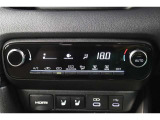 室内を快適温度にするオートエアコン!スイッチもシンプルで操作しやすく、オールシーズン快適なドライブに出かけられますね♪