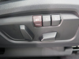 【メモリー機能付きパワーシート】運転手が代わってもボタン一つで設定ポジションに。常にご自身のドライブ設定が整います。