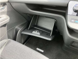 収納スペースもたくさん有ります☆車検証や小物類などすっきり収納♪