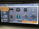 Bluetooth(ブルートゥース)接続機能付き。スマートフォンなどからお気に入りの音楽をワイヤレス再生できます。ドライブがさらに楽しくなりますね。