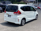 リアはプライバシーガラス付です。見た目もかっこいいですよね。また、太陽光を防ぐので冷房の効きを良くする効果もあるんです。エアコンを控えめにすれば燃費向上も見込めますよ。