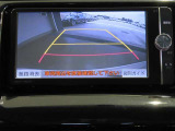 バックガイドモニターで、後方を確認しながら安心して駐車することができます。運転初心者も熟練者も必須の機能ですよ!