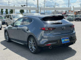 人気車種のマツダ3が入荷しました!赤革シート、パワーシート、シートヒーター付きのお車です!是非お早目のお問い合わせお待ちしております!