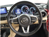 ハンドルから手を放さずに操作出来ますので、安全運転にもつながりますね