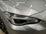 【LEDヘッドランプ】ハロゲンヘッドランプの約2倍の光量でより明るく遠くを照らし、夜間走行時の視認性を高める。さらに長寿命や、省電力も魅力。