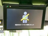 【後席モニター】家族や友人とお出かけする機会が多い方に大人気の後席モニターを装備!見やすい位置に画面がありテレビやDVDの視聴も快適!友達もお子様も、後席にしか乗らなくなるかも??