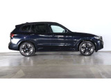BMW認定中古車は最大100項目の箇所を徹底的にチェック致します。機械的な箇所や電気系、コンピュータなどを詳細に点検。交換基準に達した部品は整備した後にご納車致します。