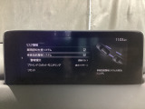 車線逸脱警報システムは、走行中にカメラで車線を検知して、自車が車線から逸脱する可能性があると判断した場合に、警報によりドライバーに通知します。
