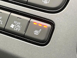 【シートヒーター】寒い日に重宝するシートヒーター!エアコンより早く温まってくれるので寒がりの人も安心ですね♪エアコンの温風は乾燥するから苦手、という方にもをおすすめです。