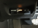ETC付。高速道路の料金所はキャッシュレスで通過です。サービスエリア等にあるスマートインターの出入りも利用可能でとっても便利。ご納車後すぐにお使い頂けるようセットアップしてのお渡しとなります。
