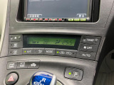 【オートエアコン】一度お好みの温度に設定すれば、車内の温度を検知し風量や温度を自動で調整。暑い&hellip;寒い&hellip;と何度もスイッチ操作をする必要はありません。快適な車内空間には必須の機能ですね♪