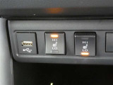 運転席と助手席には寒い時にうれしいシートヒーターが装備されてます。