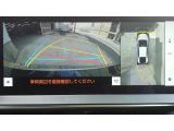 パノラミックビューモニター付きです。車両を上から見たような映像をディスプレイオーディオ画面に表示。運転席からの目視だけでは見にくい、車両周辺の状況をリアルタイムでしっかり確認できます。
