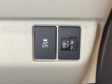 ハンドルの右側にはヘットライトリベライザーとVSA(ABS+TCS+横滑り抑制)の解除スイッチがついています。ヘッドライトリベライザーは道路状況や積荷の加重に応じてライトの高さを調節できます。