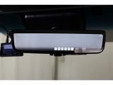 車両後方カメラの映像をインナーミラー内のディスプレイに表示します!