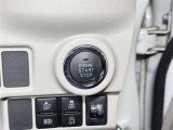 【エンジンスタートボタン】一度使ったら手放せなくなるスマートエントリーキーシステムです。 鞄やポケットの中に入れたままでもエンジン始動ができ、楽チンです。