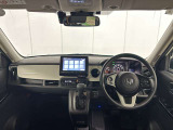 水平基調のインテリアデザインがすっきりとした車内と見晴らしのよい視界を与えてくれます。