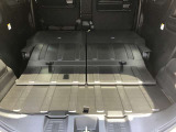 後部座席を倒すともっと広々と使っていただけます!
