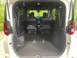 普段のお買い物や通勤、送迎等に十分な荷室スペースを確保しております。セカンドシートを倒すと、大きな荷物の積載も可能です♪
