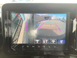 サイドカメラに切り替えると駐車時や狭い道路のすれ違いで、幅寄せ時のサイドの確認も安心です!