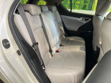 後部座席も気になるようなキズ・汚れやへたり等、大きなダメージはなく、良好な状態です。