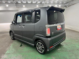 荷物が多い日や雨の日に便利な両側電動スライドドアです。